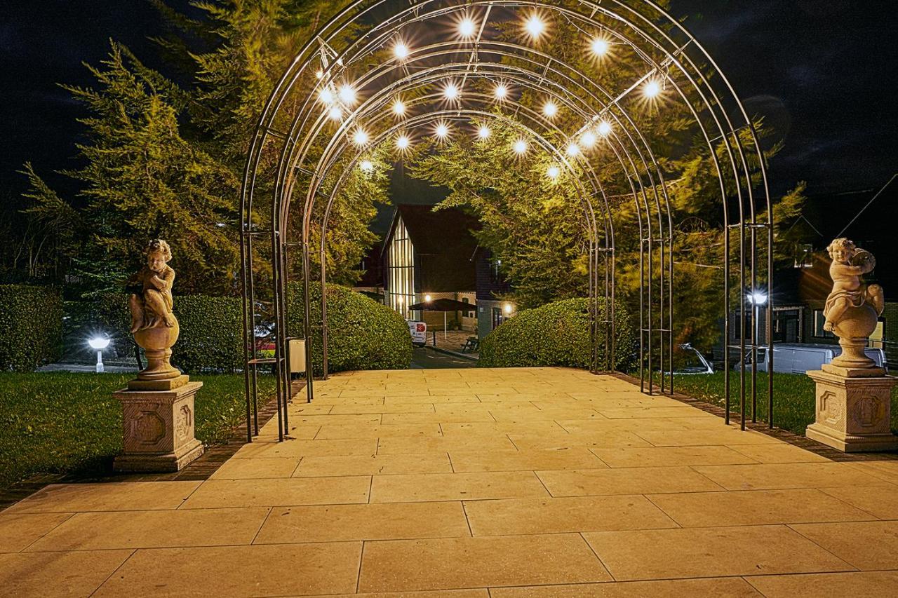 The Sharnbrook Hotel Exterior foto